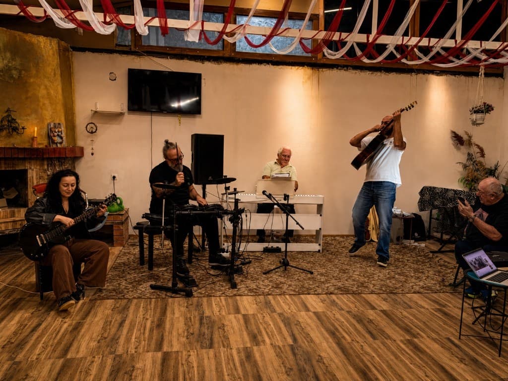 Live band in a rustic hall with festive décor